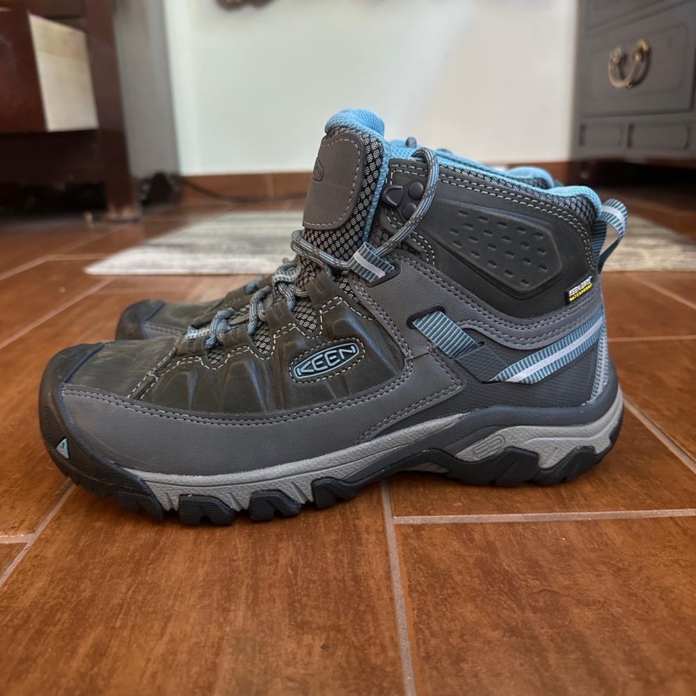 Keen Men’s Targhee 3 Mid Height Waterproof Hiking Boots - men’s size 9.5